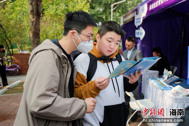 10月25日,“封关拓新局·四城同办”校招活动(北京站)在清华大学举办。高鑫供图