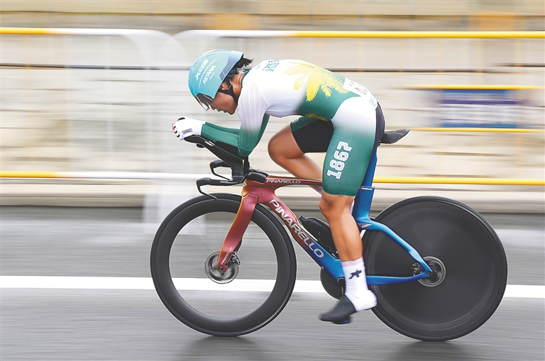 11月7日,张好在比赛中。新华社记者 颜麟蕴 摄