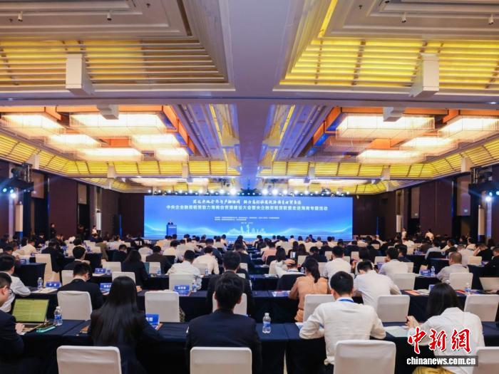 12月11日至12日,中央企业融资租赁助力海南自贸港建设大会暨央企融资租赁联盟走进海南专题活动在海南三亚举办。(中国国新供图)