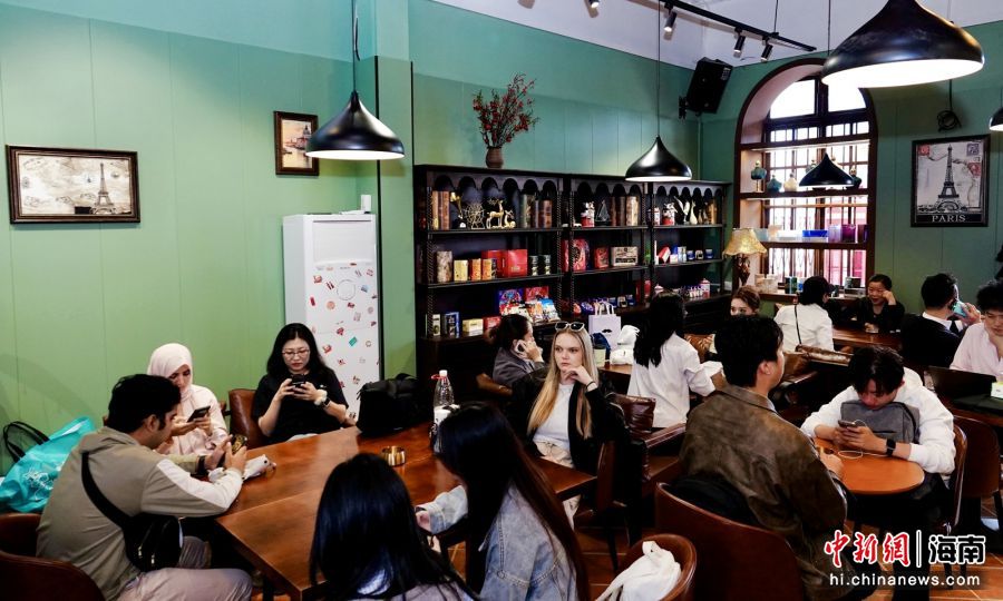 12��16�գ�������¥�Ͻ�ӭ��ҵ̬����������������Ļ�������㡱��������ռ������桰Ӣ���Ļ�����ݡ���ҵ���Ʒ�����