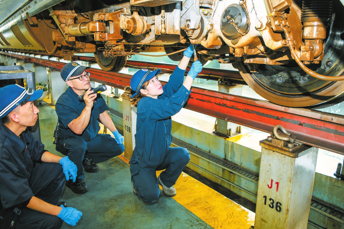 2��19�գ��ں��ڳǼʶ��������޿��ڣ�����(��һ)���ں�ͬ��һ�����բƬ���������������� ʵϰ�������� ��