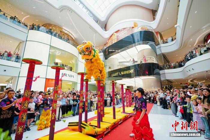 2��17�գ������ο���cdf���ڹ�����˰�ǹۿ���ʨ���ݡ�cdf���ڹ�����˰�� ��ͼ