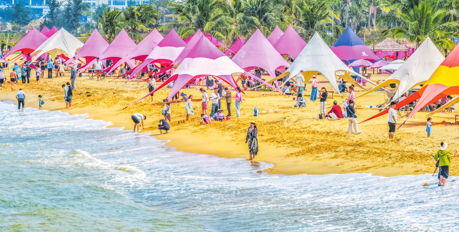 ���ڼ��ڣ�������Ӣ����������ɽ弴庣���ߣ���ɫ�������׺ɳ̲���οͷ�����������һ�����ֵ��´�ͼ���� �������� ������ ��