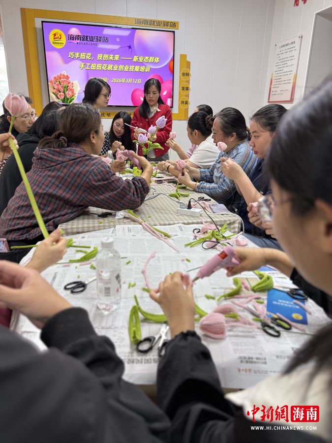 3��12�գ����Ͼ�ҵ��վ������ҵ̬��Ա����վ�ԡ�����Ť��������δ����Ϊ���⣬�ٰ��ֹ�ŤŤ����ҵ��ҵ������ѵ��� ʩС����ͼ