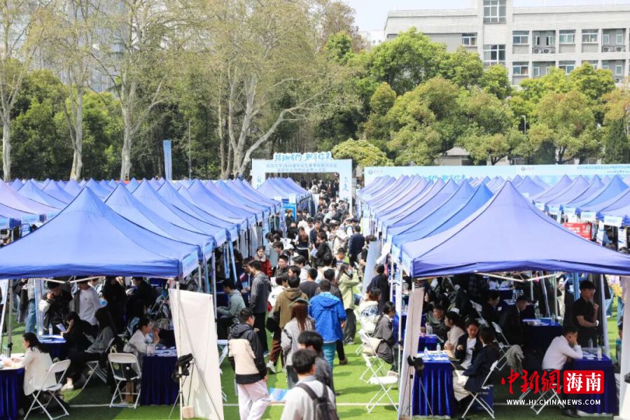 �������׳���������в����ǻ���人��ѧ���С������鹩ͼ