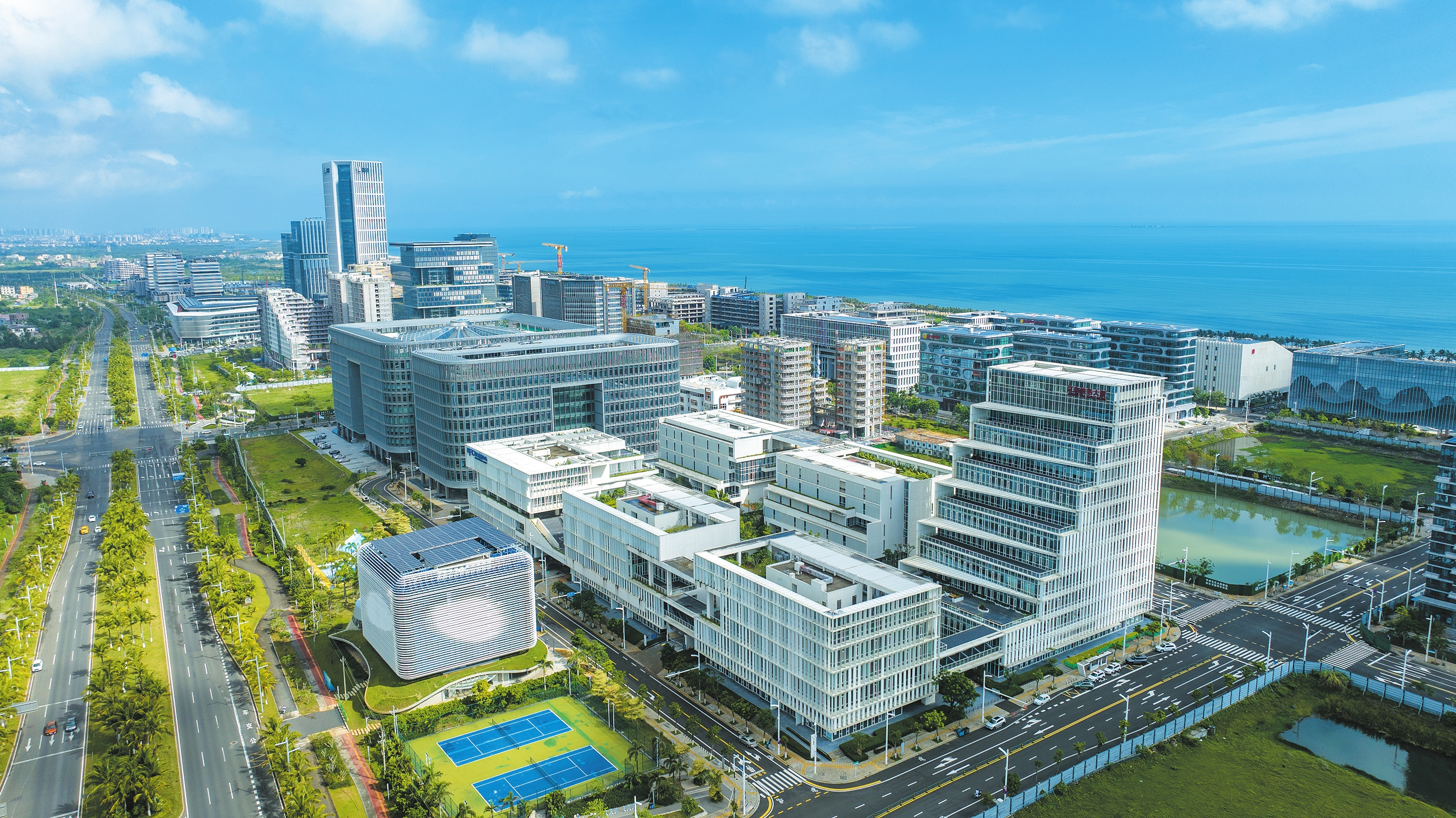 俯瞰日新月异的海口江东新区总部经济区(生态CBD)。 本报记者杨忠凯摄