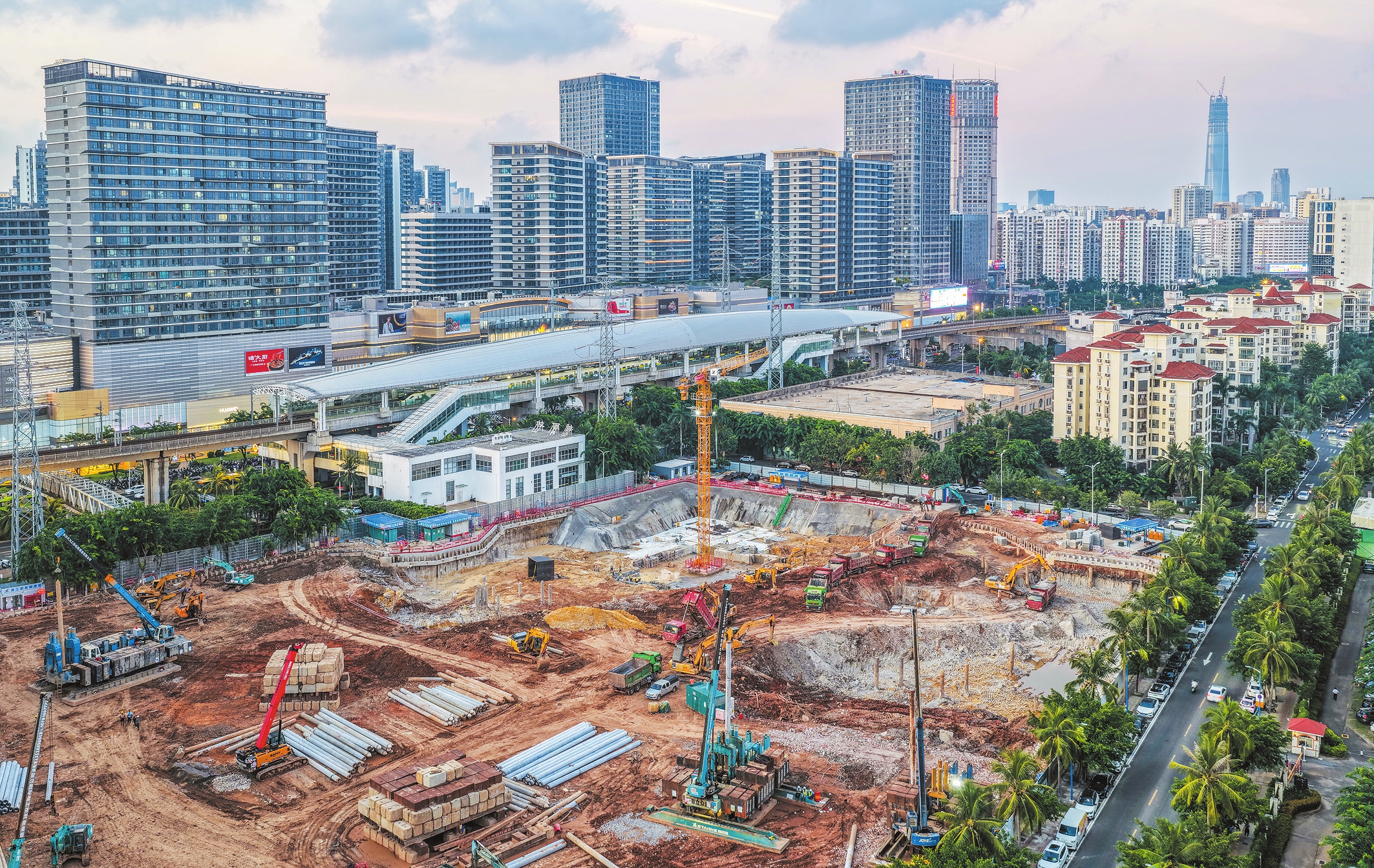 龙华区城西片区D-1-07地块项目正在加紧建设中。本报记者 康登淋 摄