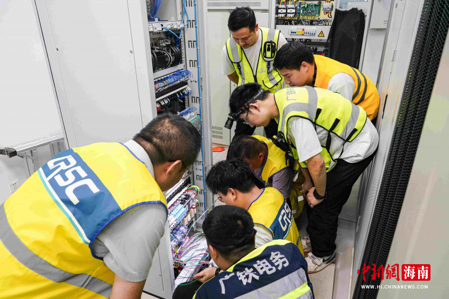 海南环岛高铁东段39处站点防灾监控单元设备更新完成。海口综合维修段 供图